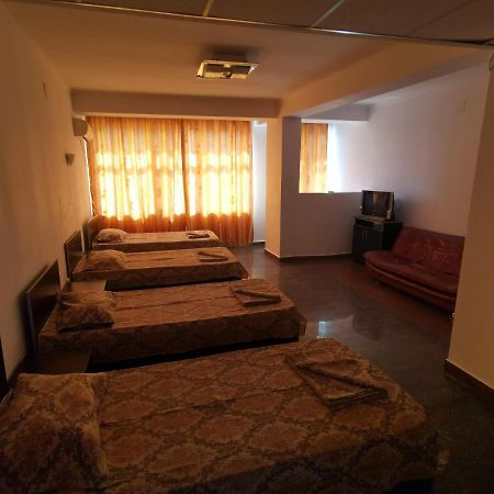Hotel Dinastia Pitesti Bagian luar foto