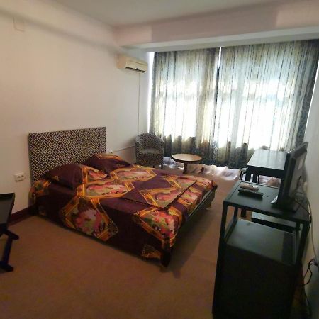 Hotel Dinastia Pitesti Bagian luar foto