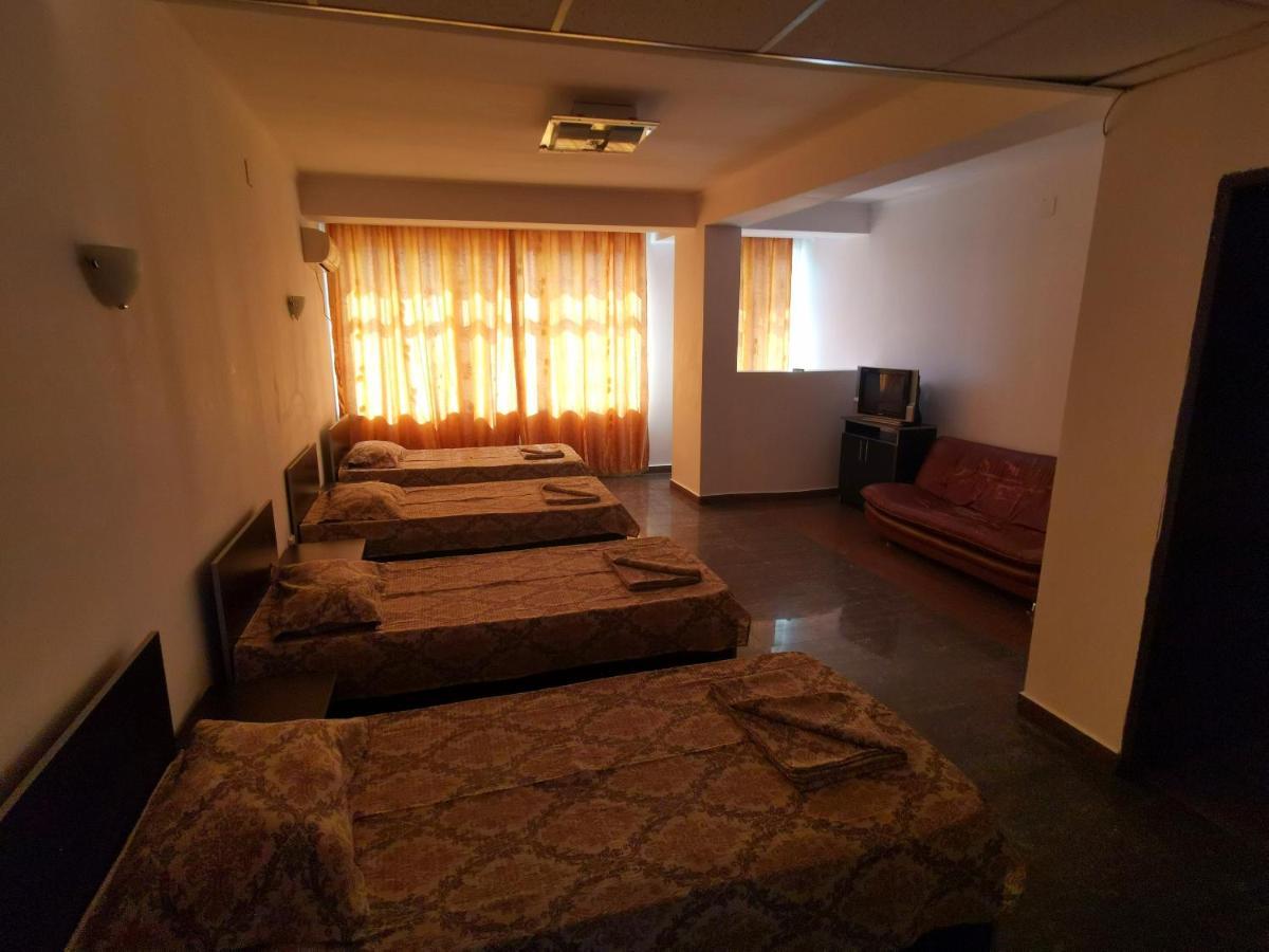 Hotel Dinastia Pitesti Bagian luar foto