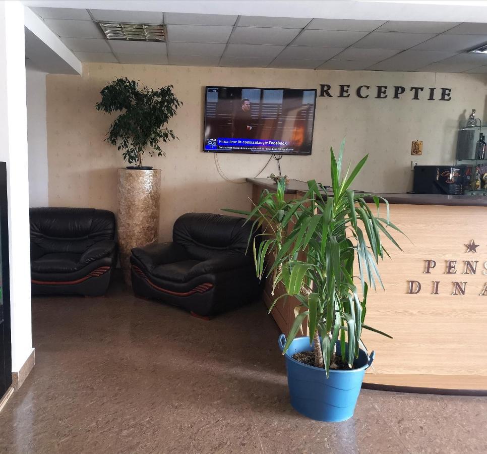 Hotel Dinastia Pitesti Bagian luar foto