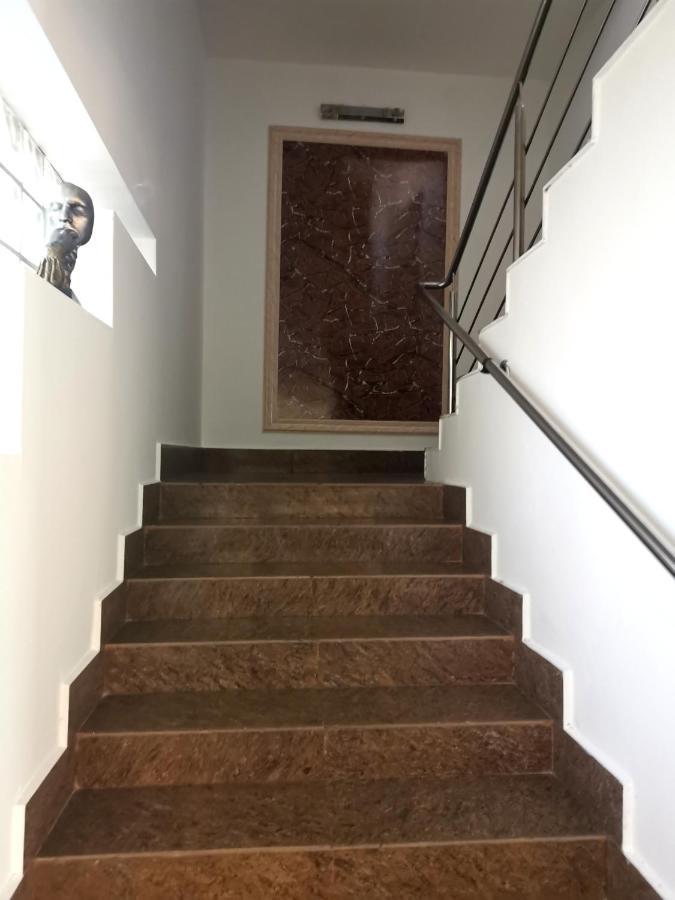 Hotel Dinastia Pitesti Bagian luar foto