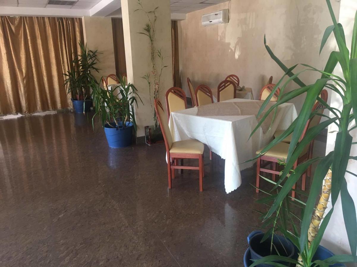 Hotel Dinastia Pitesti Bagian luar foto