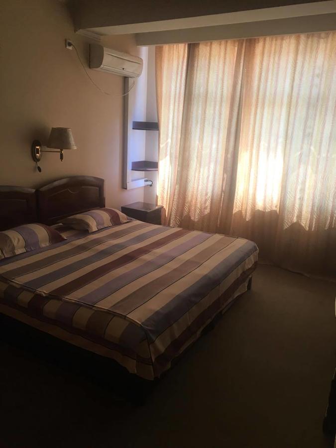 Hotel Dinastia Pitesti Bagian luar foto