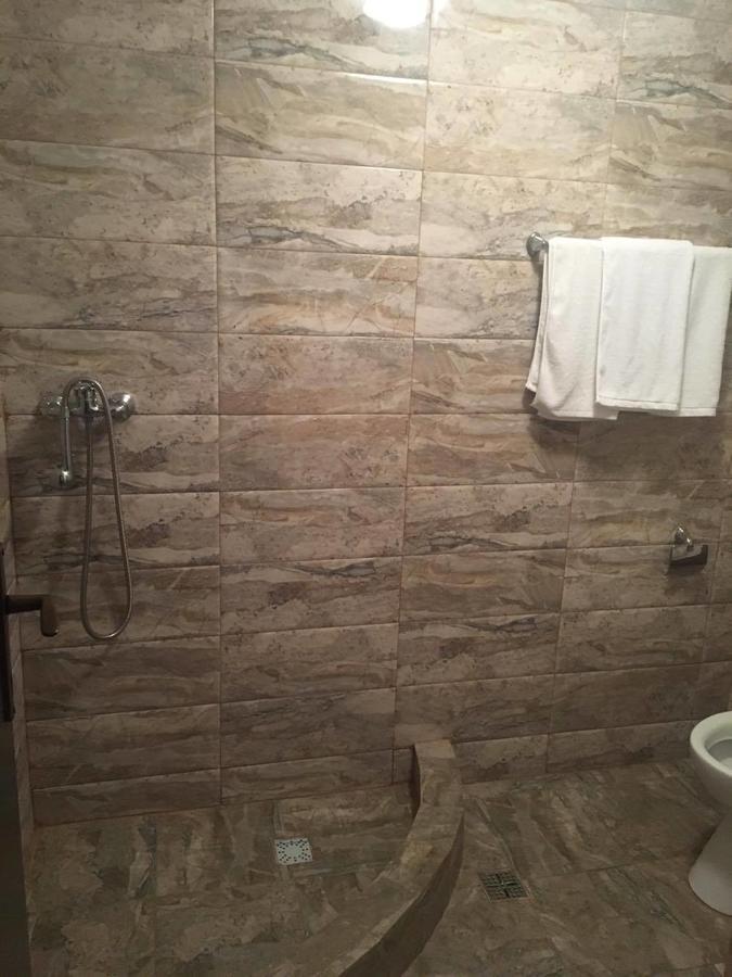 Hotel Dinastia Pitesti Bagian luar foto