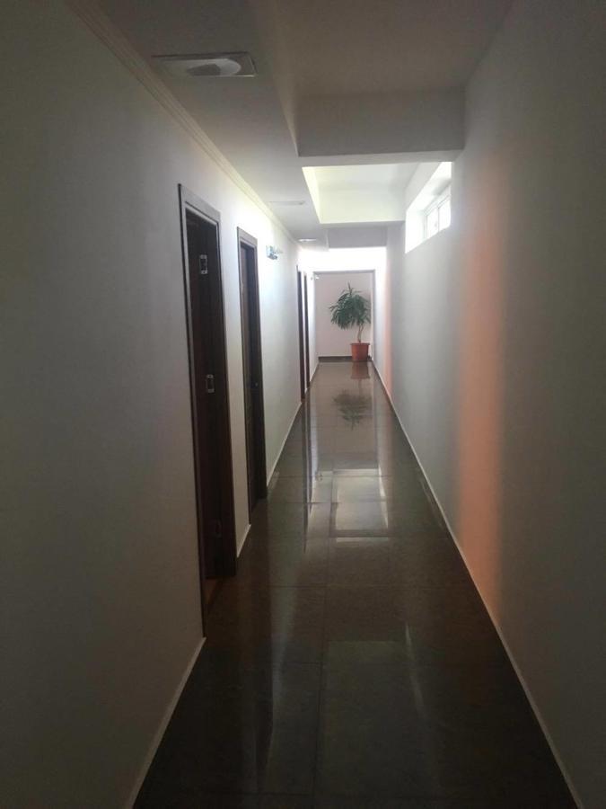 Hotel Dinastia Pitesti Bagian luar foto