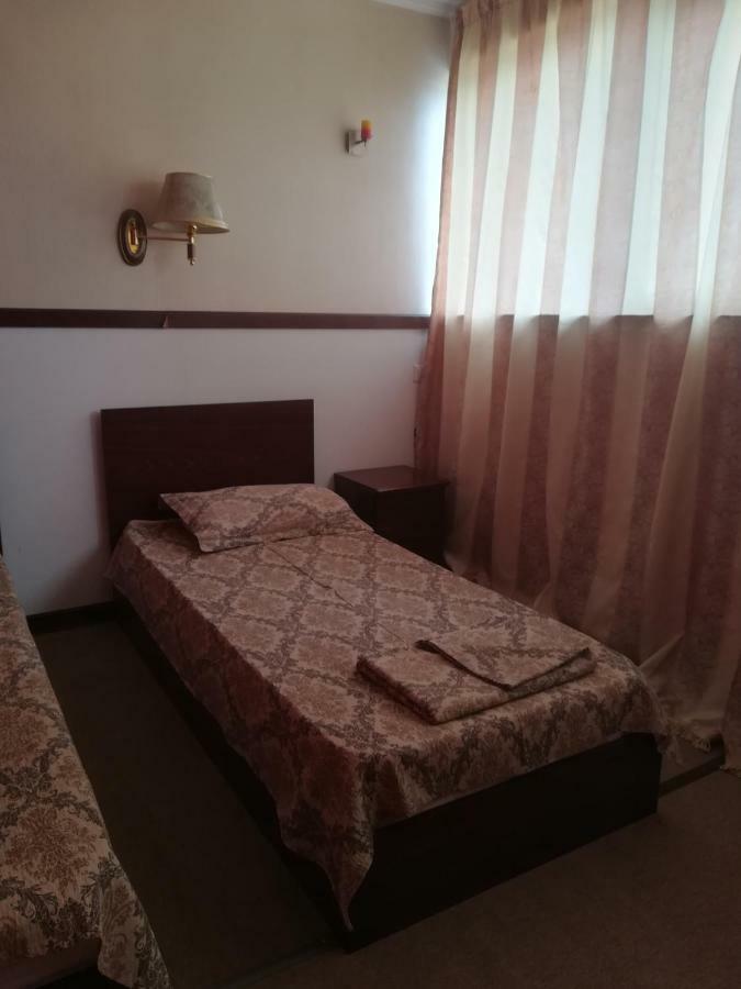Hotel Dinastia Pitesti Bagian luar foto